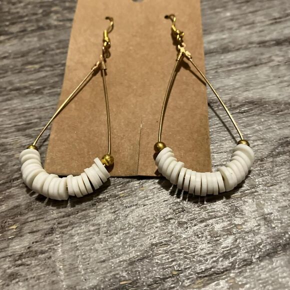 NWT Gold & Shell Earrings - Picture 3 of 4